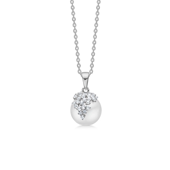 Die Chloé Perlenhalskette aus Sterlingsilber ist ein charakterstarkes Schmuckstück von Mads Z