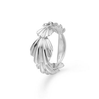 Der Velvet Ring in Silber von Mads Z ist ein elegantes und skulpturales Schmuckstück