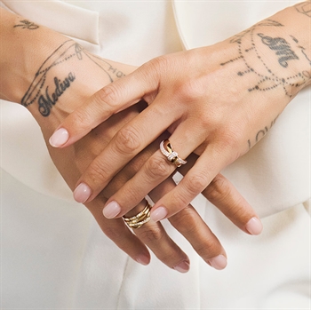 Mads Z - Liv Ring in 8 kt. Gold mit zirkonia