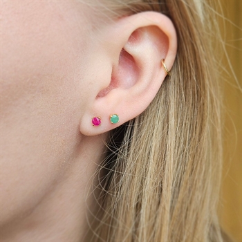 Ohrstecker aus 8 Karat Gold mit wunderschönen, echten Rubinen 2