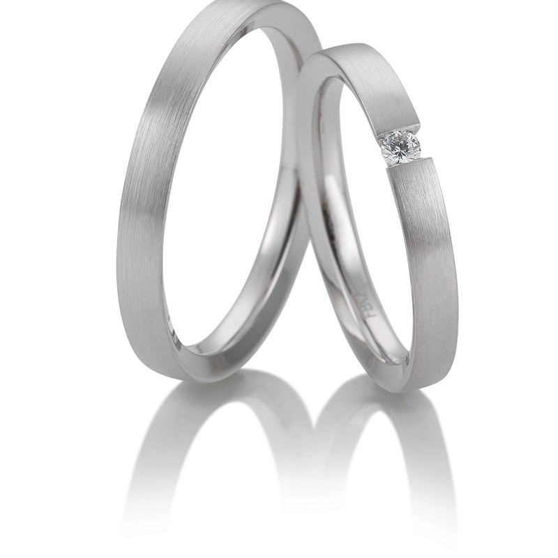 Breuning Trauringe in 9-14 kt Weißgold mit matter Oberfläche und 0,05 ct Brillant