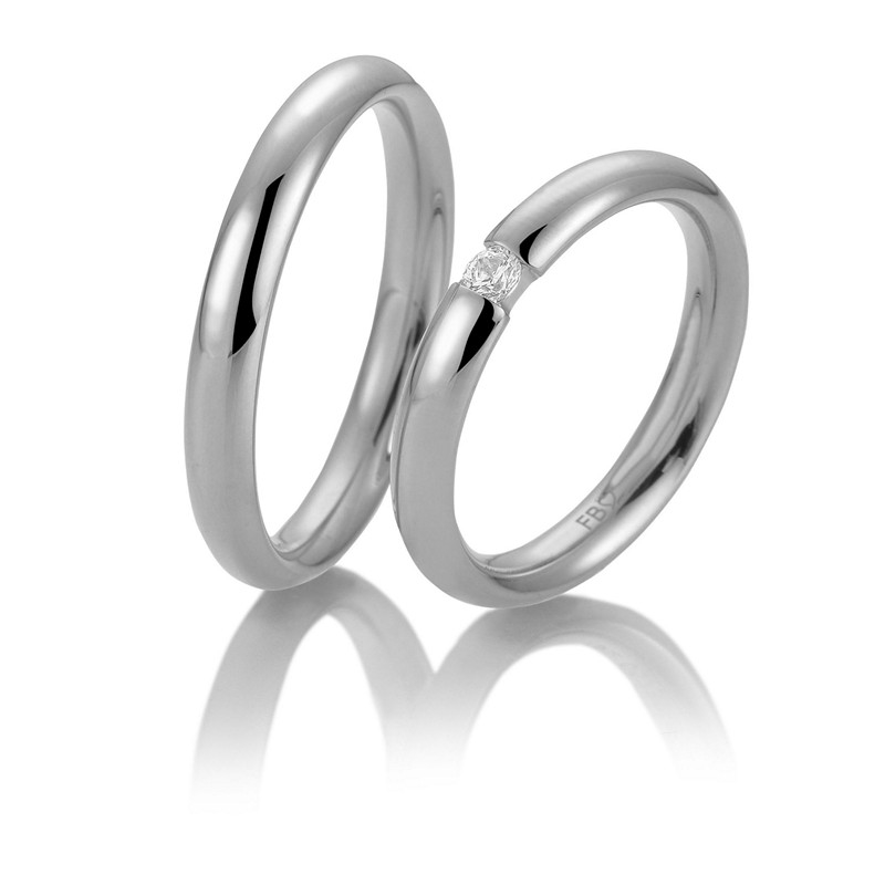 Breuning Trauringe in 9-14 kt Weißgold mit glänzender Oberfläche, gewölbtem Profil und 0,08 ct Brillant
