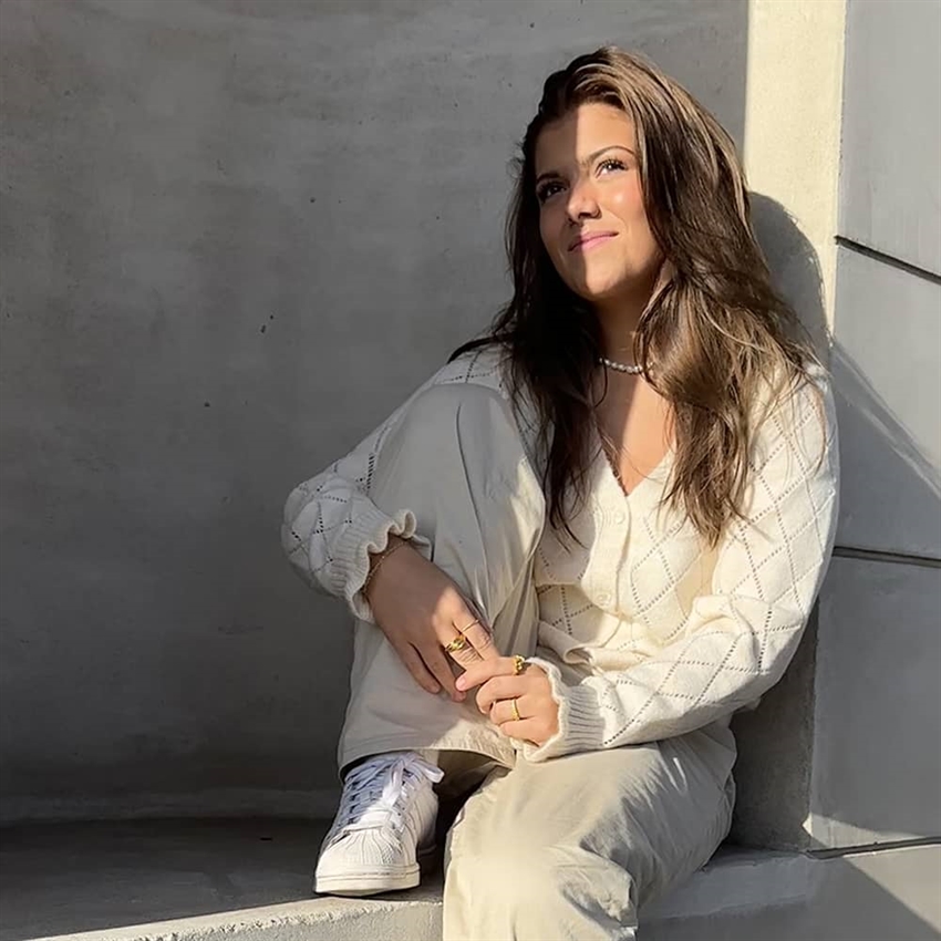 Merleperle Schmuck als Weihnachtsgeschenk unter dem Baum