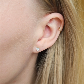 Ohrstecker aus 8 Karat Gold mit herzförmigen, funkelnden zirkonia 2