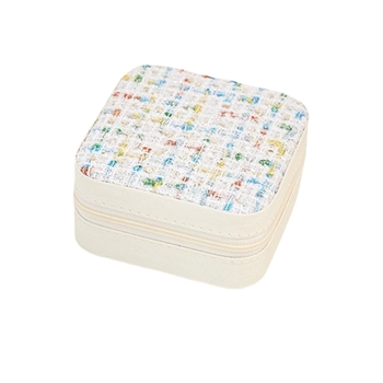 Schmuckkästchen aus Bouclé in Weiß