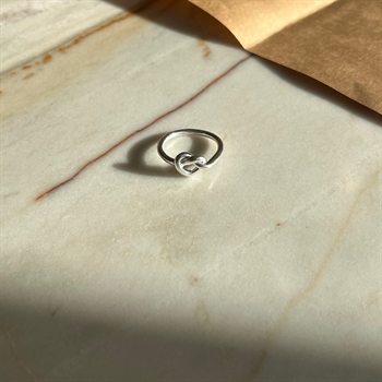 Tied Heart Ring in Silber 3