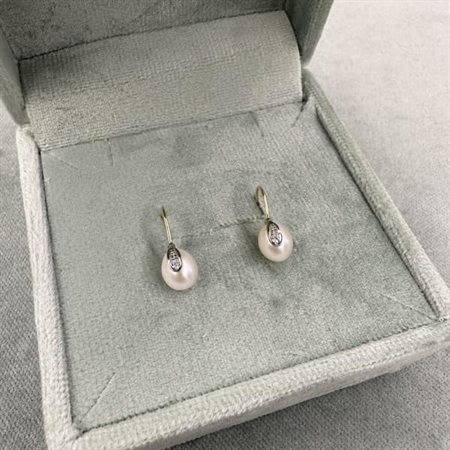 Ohrhaken aus 8-karätigem Gold mit Perlen und zirkonia