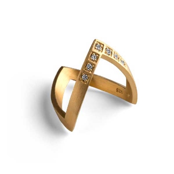 Jane Kønig V-Ring mit 7 Diamanten in Mattvergoldung silber