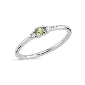 Petit - Ring mit grünem Saphir aus 14 kt. Weißgold | R1110
