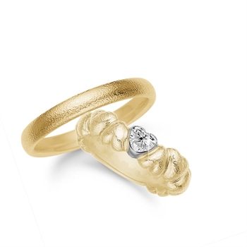 14 kt Gold-Herz-Trauringe mit 0,20 ct im Labor gezüchtetem Diamanten