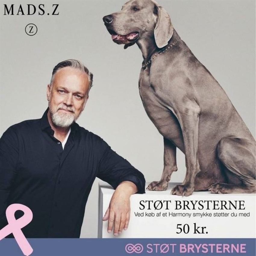 Mads Z Brustkrebs-Schmuck unterstützen