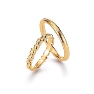 Trauringe in 14 kt Gold von byAagaard mit Herzen im Damenring