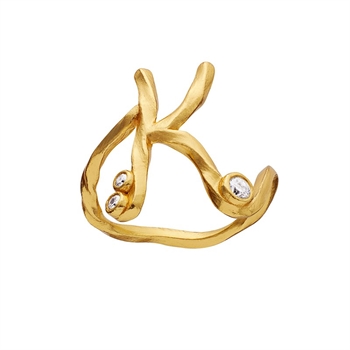 Alphabet Ring in Vergoldet Silber mit dem Buchstaben K von Maanesten