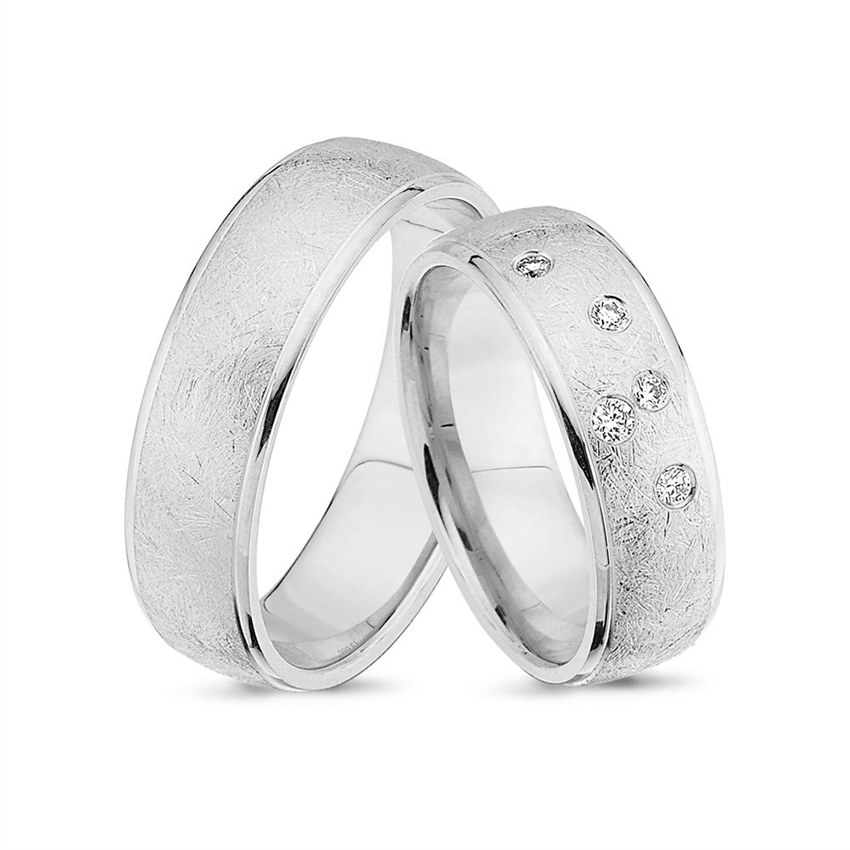 Eheringe aus 14 Karat Weißgold mit 5 Diamanten
