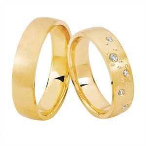 Nuran Trauringe in 8-14 kt Gold mit fünf Brillanten und seidenmatter Oberfläche